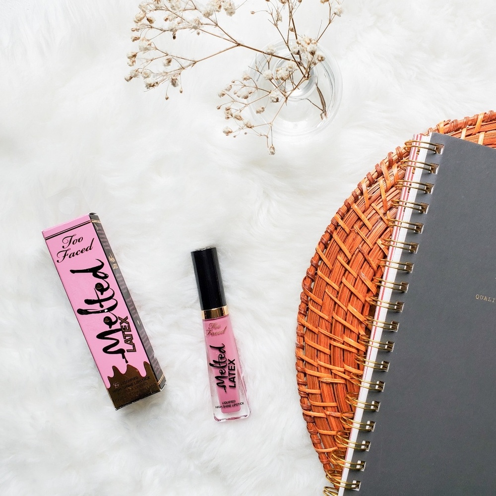 TOO FACED || Melted Latex Lipstick in SAFE WORD